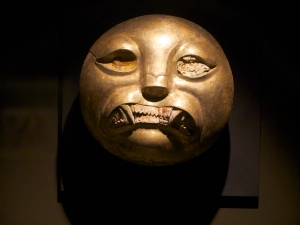 Gold Moche mask: Sipan Museum
